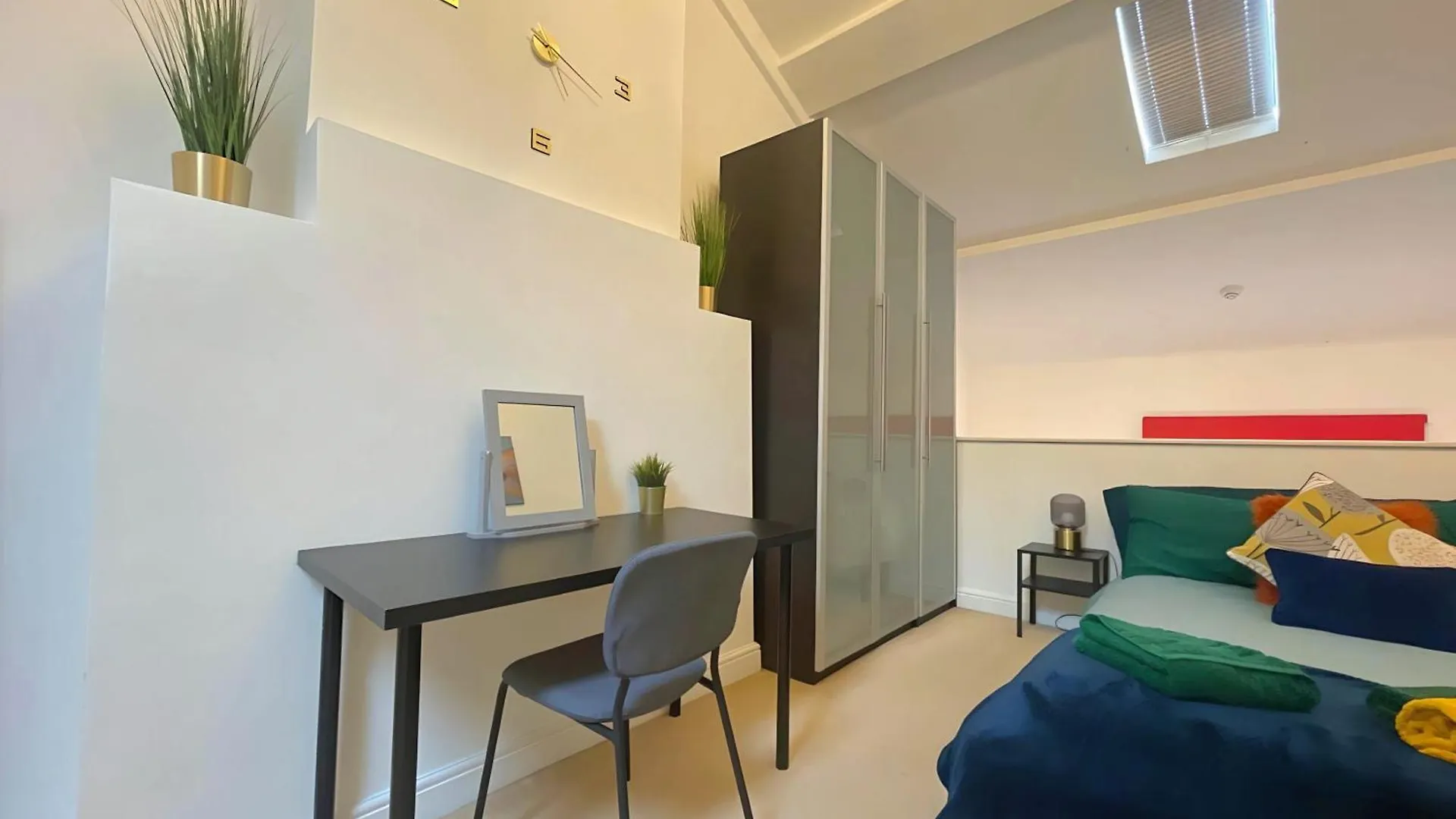 Vibrant Loft Apartment In Grade II Listed Georgian Building Sheffield