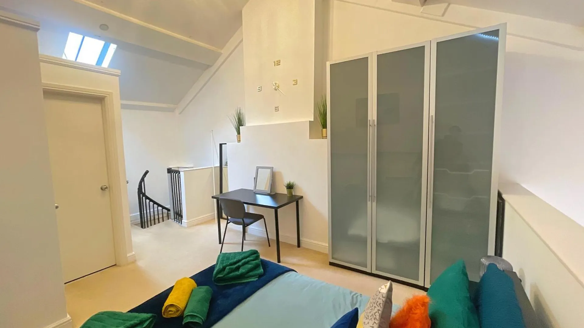 Vibrant Loft Apartment In Grade II Listed Georgian Building Sheffield